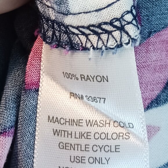 #57 3/$18 - Liz Claiborne Blue/Red Tank Top Size 1X - Picture 5 of 6